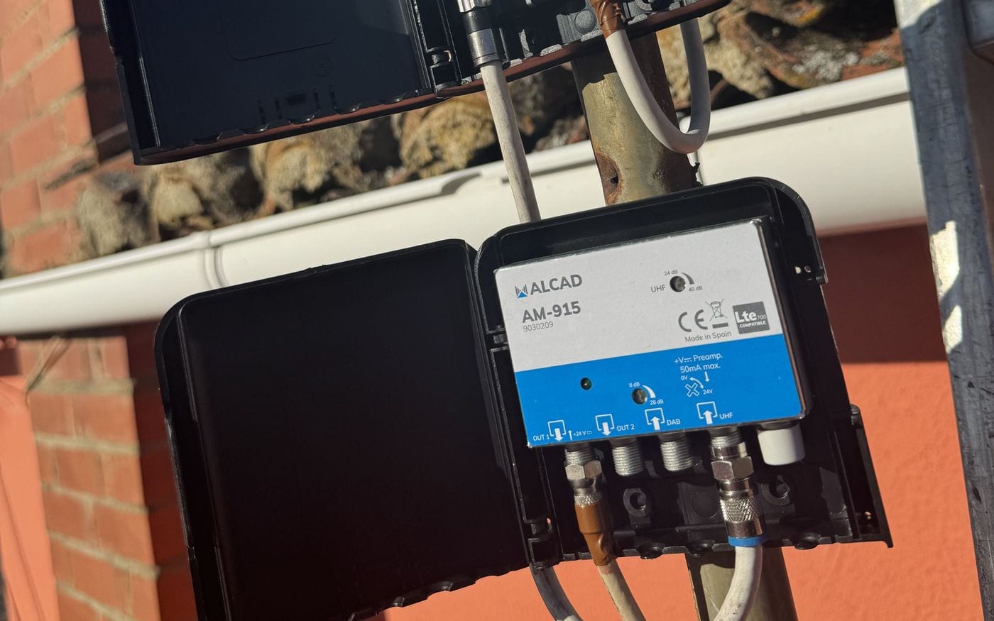 Después: Amplificadores de mástil ALCAD en antena TDT