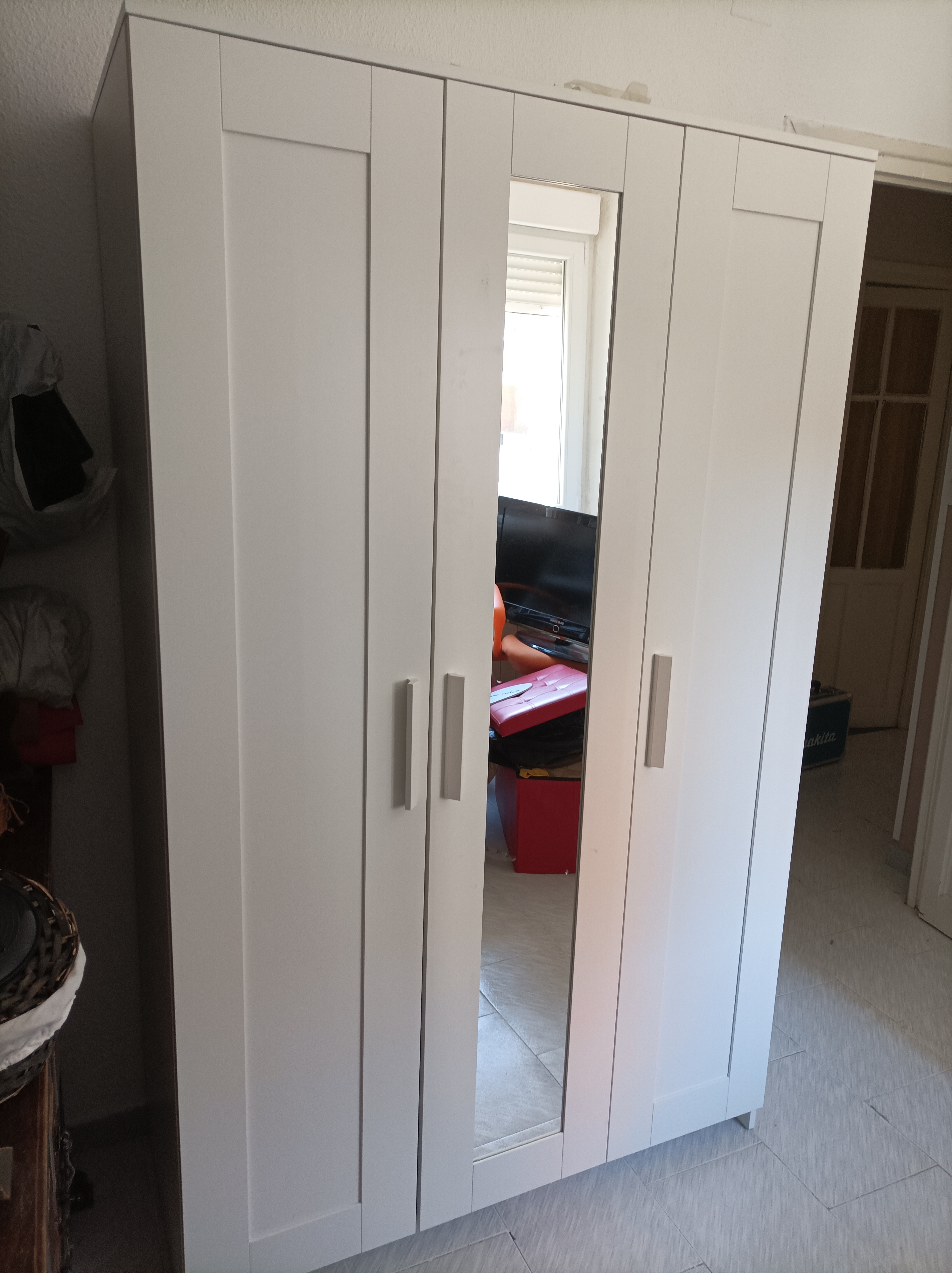 Después: Armario PAX 3 puertas espejo