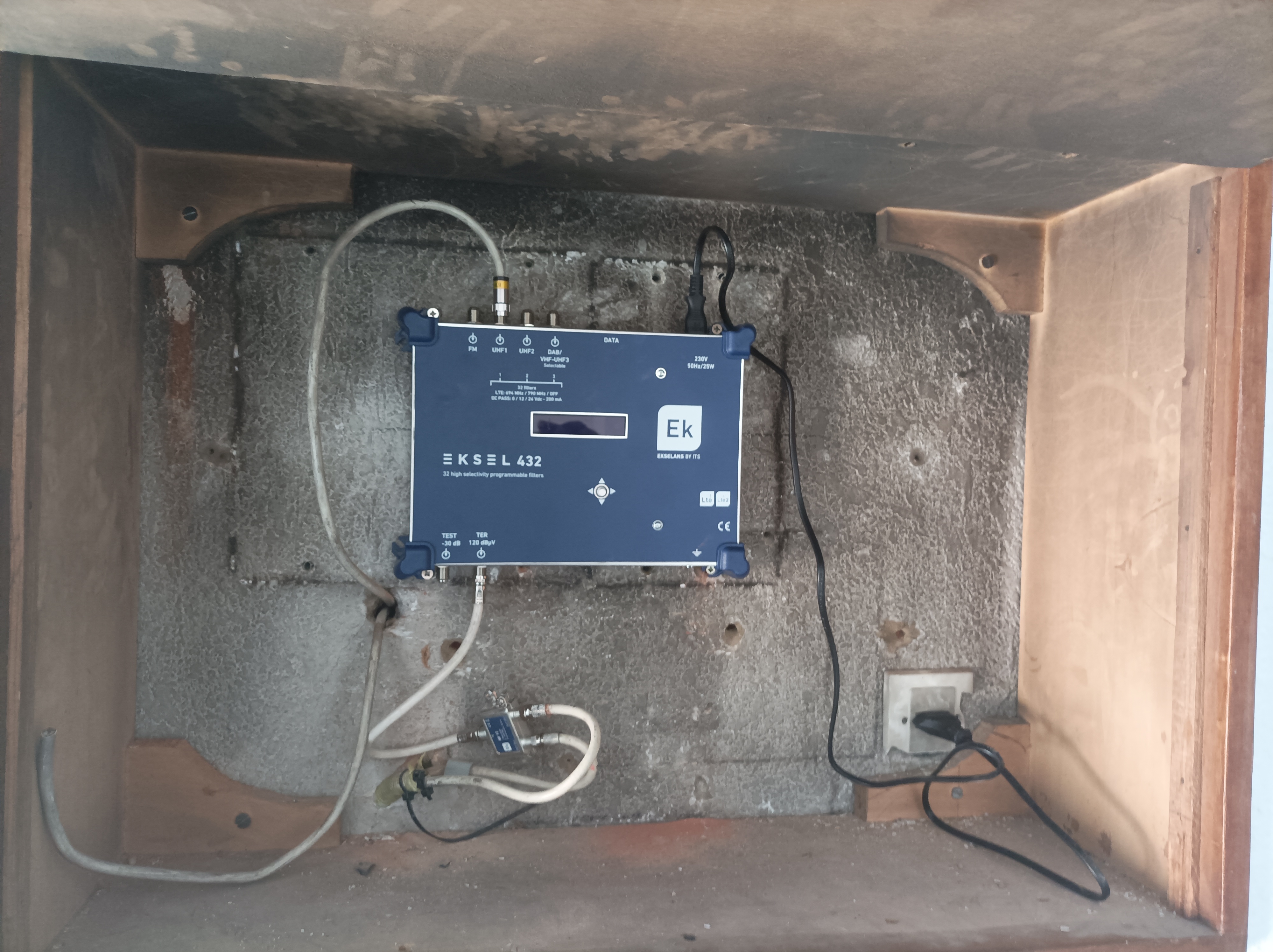 Después: Modernización cabezal amplificador TDT en comunidad de vecinos