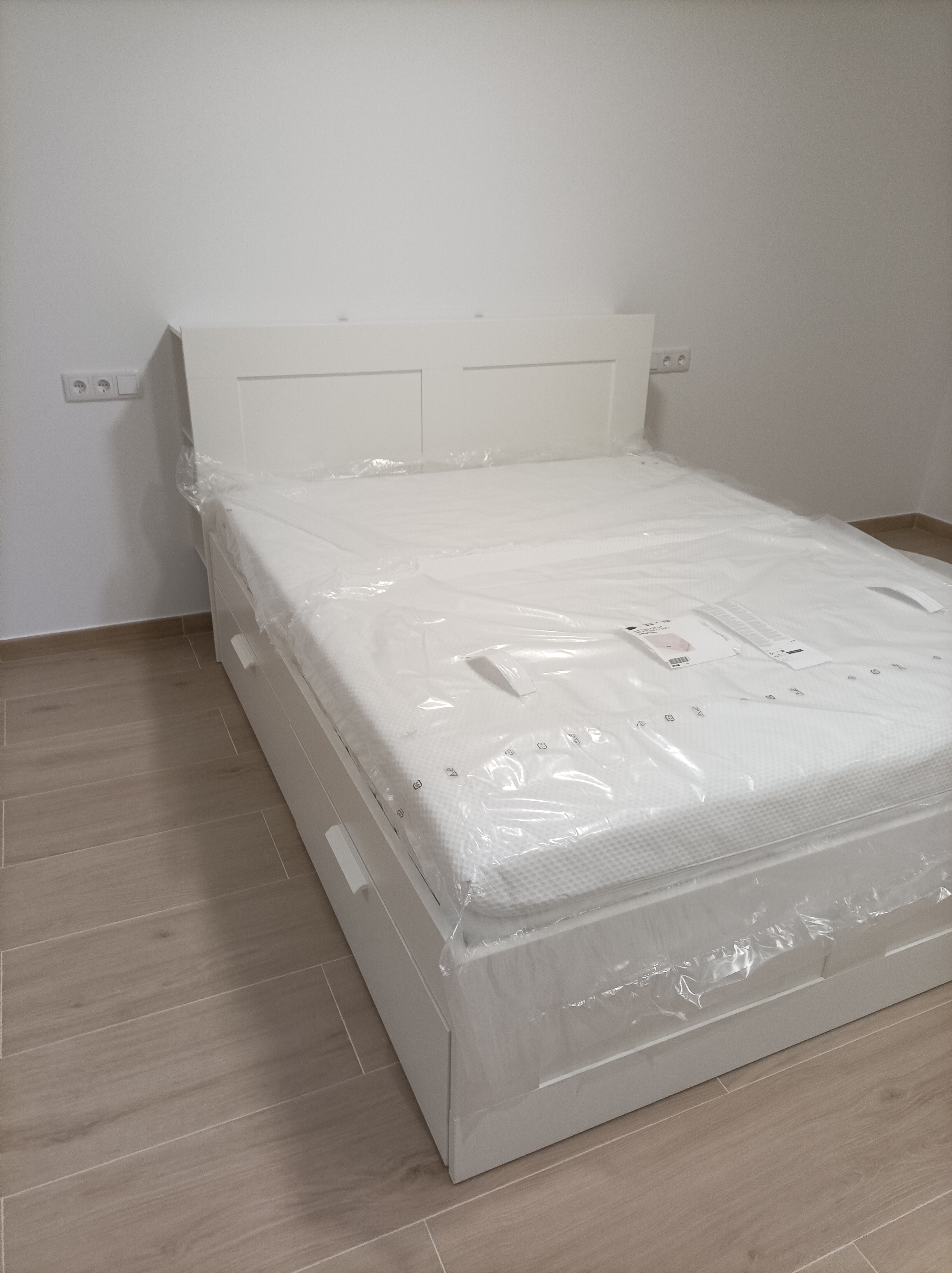 Después: Cama doble BRIMNES con cajones y cabecero