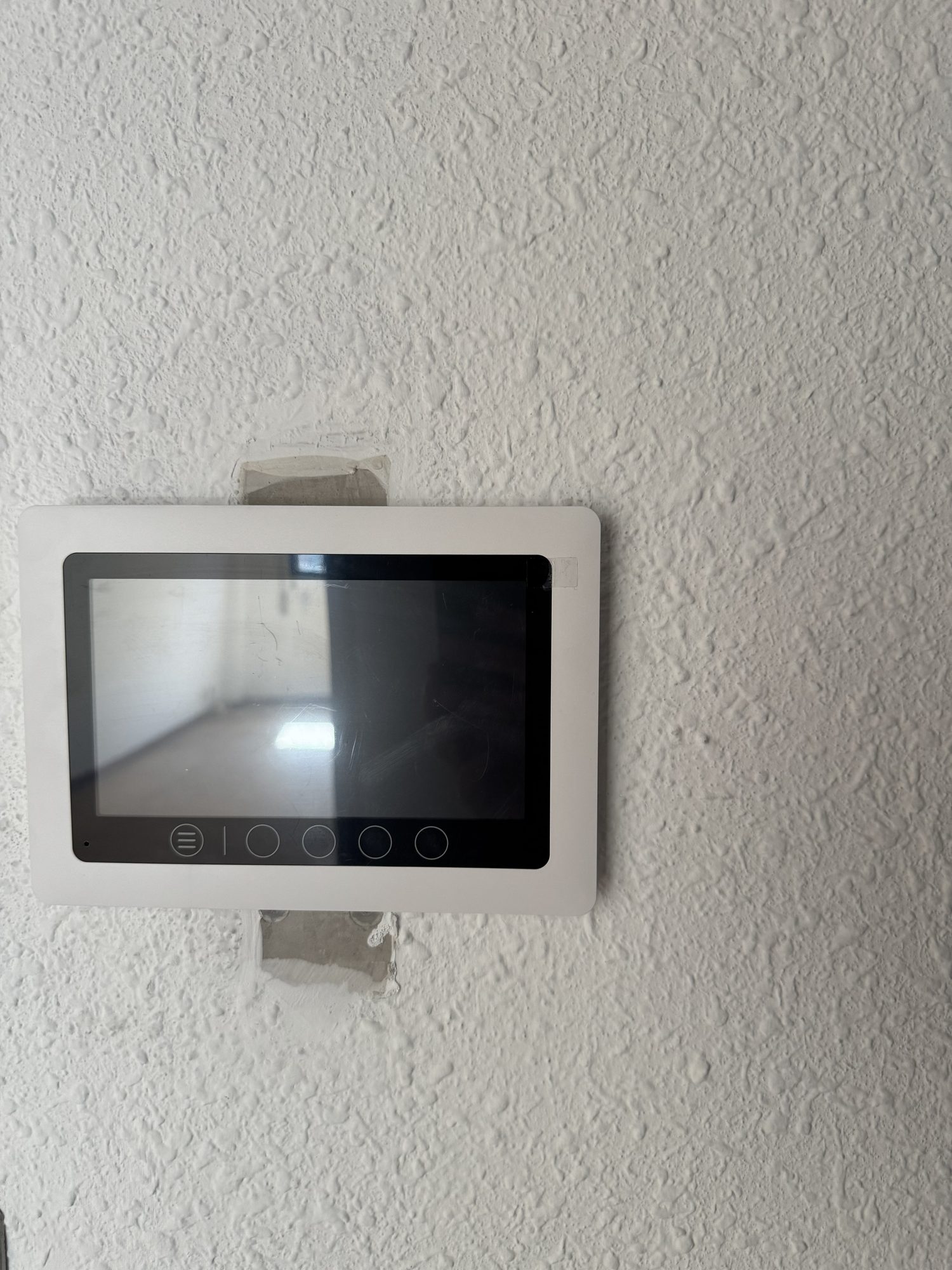 Después: Sustitución de telefonillo por monitor de videoportero en vivienda